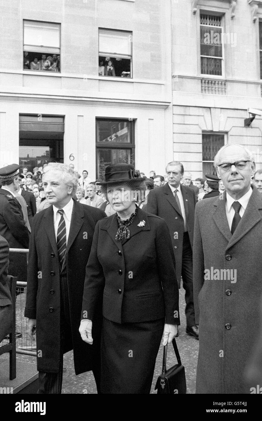 Prime Minister Margaret Thatcher, husband Denis (right) and film director Michael Winner, chairman of the Police Memorial Trust, in St James's Square for the unveiling of a memorial for murdered police officer Yvonne Fletcher. Stock Photo