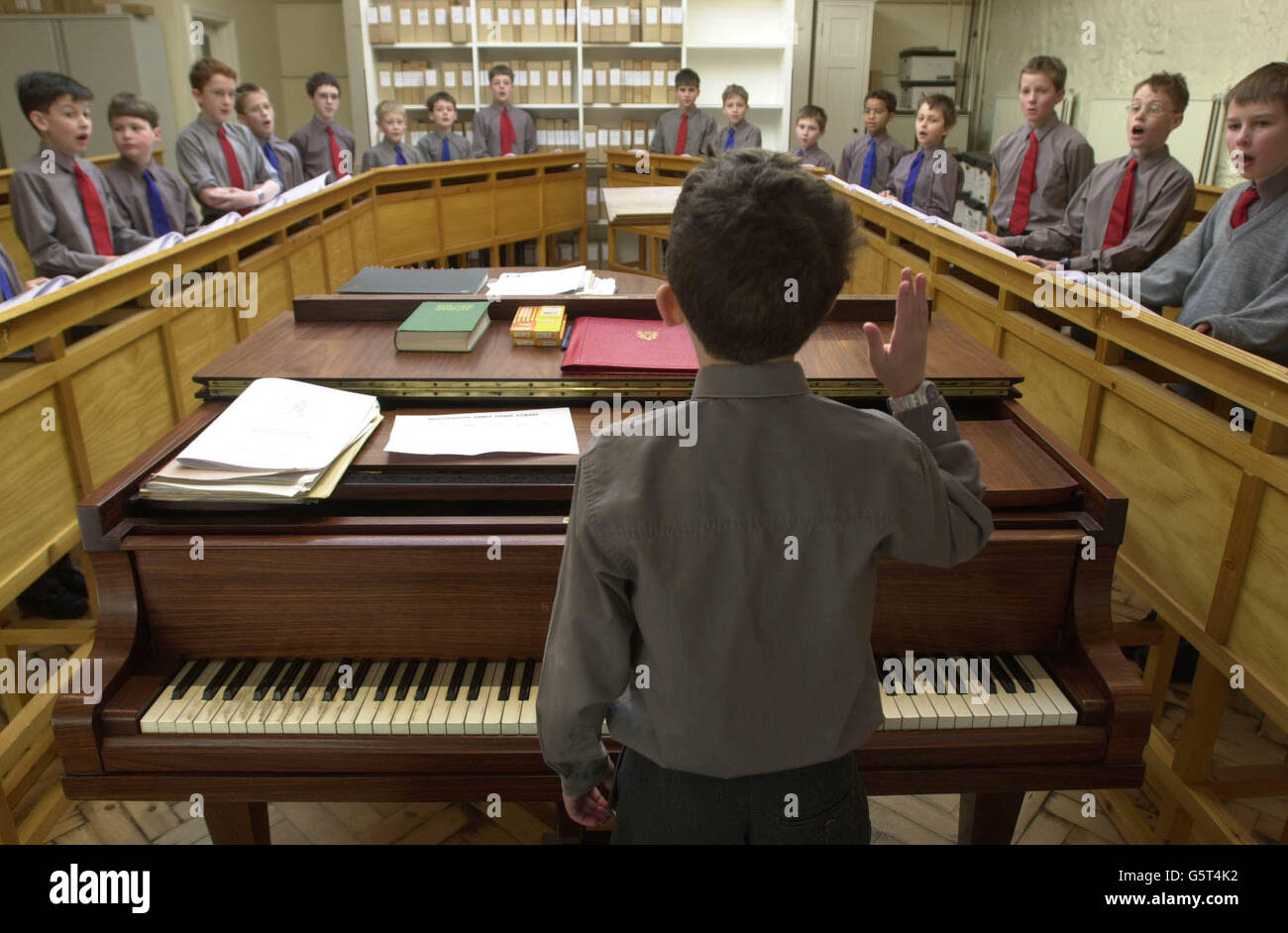 Choir boys singing hires stock photography and images Alamy