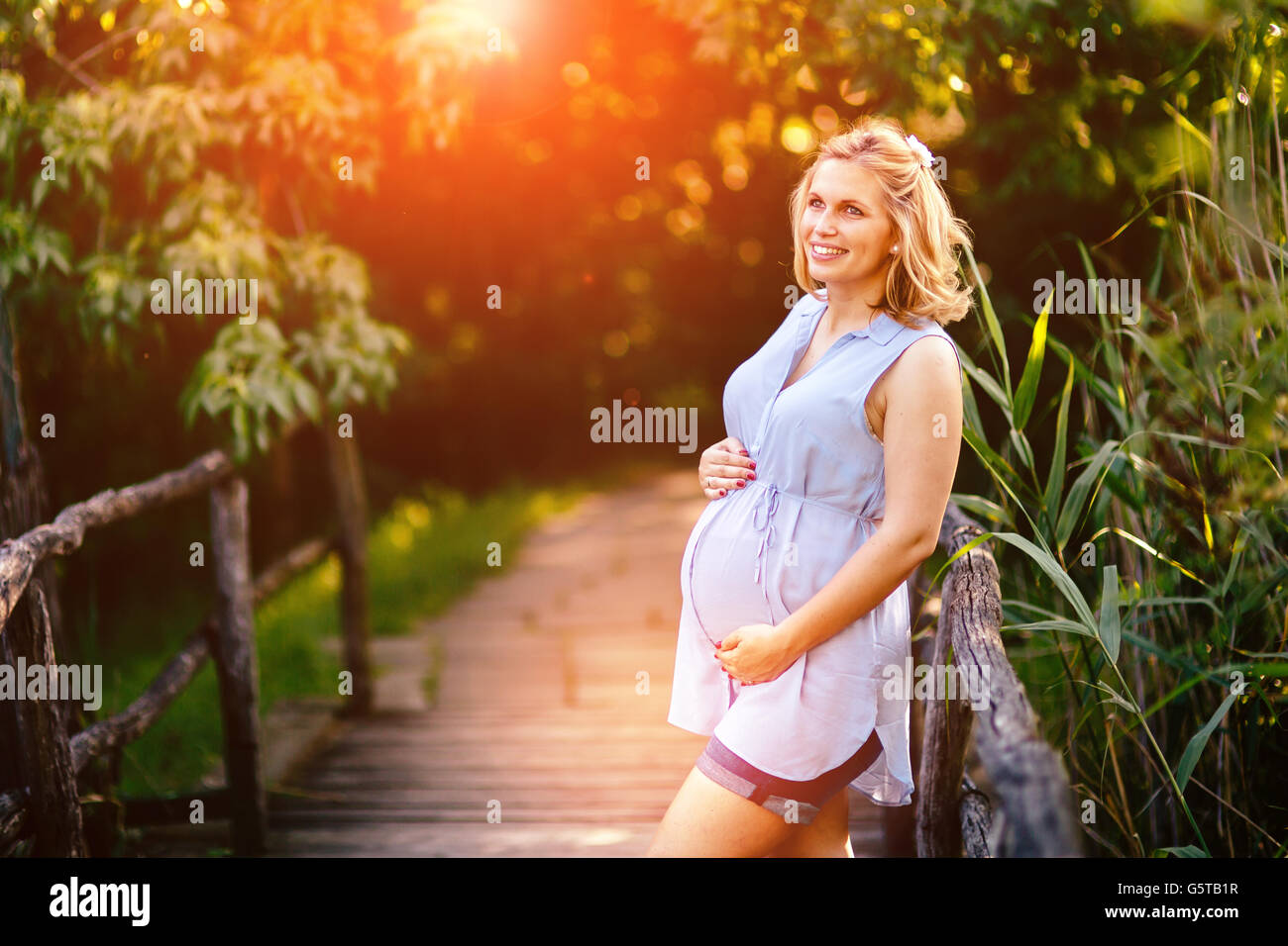 Portrait of a beautiful pregnant woman in nature Stock Photo - Alamy