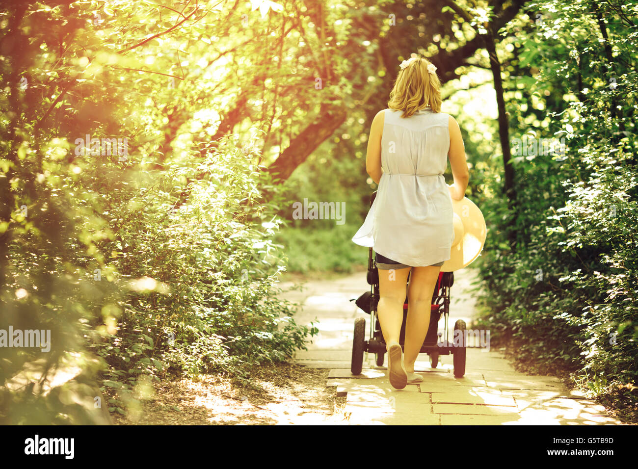 Child in nature hi-res stock photography and images - Alamy