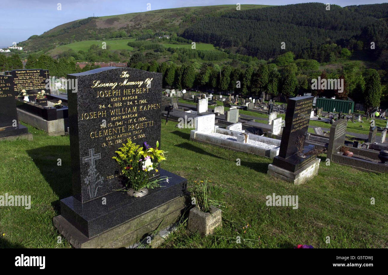 The grave of Joseph Kappen at Goytre Cemetery near Port Talbot, South Wales. Police are preparing to exhume the body because Kappen is a prime suspect in the investigation into the murders of three teenage girls nearly 30 years' ago. Stock Photo
