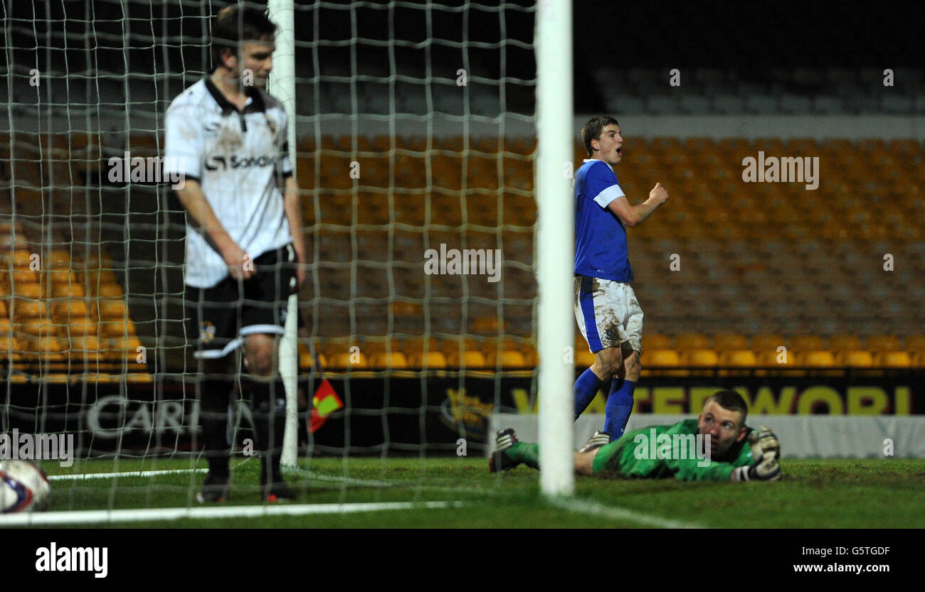 Everton's Waring celebrates scoring his teams 1st goal against