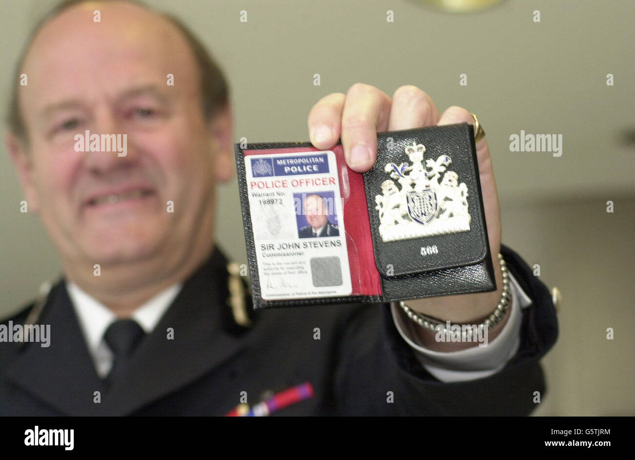 Police Commissioner Sir John Stevens is issued with one of the new hi-tech police warrant cards at New Scotland Yard, London. Police were launching the card in an effort to stop criminals impersonating officers. *... The new Metropolitan Police identity card has a string of features including markings which show up under UV light, a holographic image of the Scotland Yard crest and security background printing - similar to that found on banknotes. Stock Photo