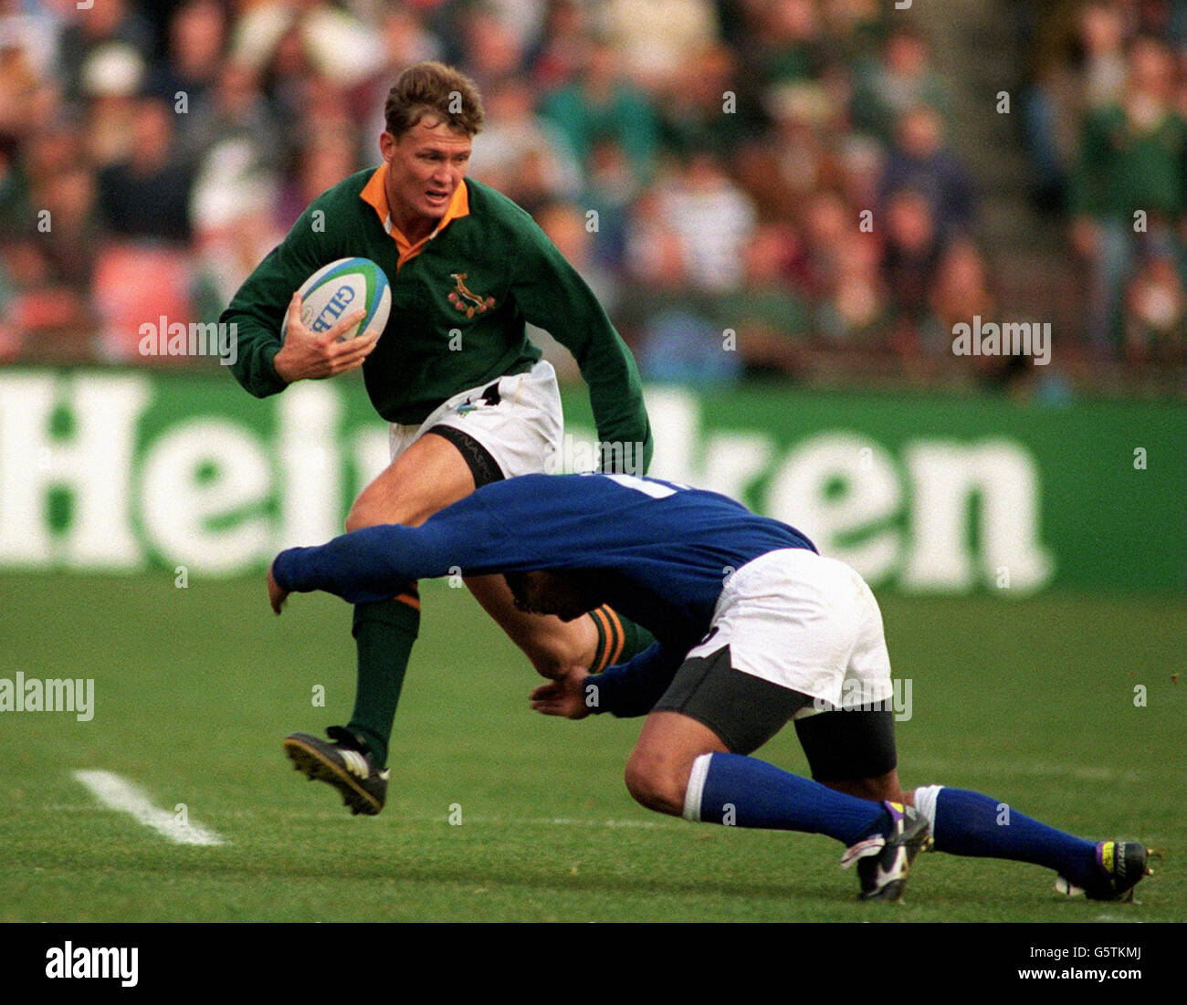 Rugby World Cup 1995 - South Africa v Western Samoa. Gavin Johnson (SA) is tackled by Mike Umago (WS) Stock Photo