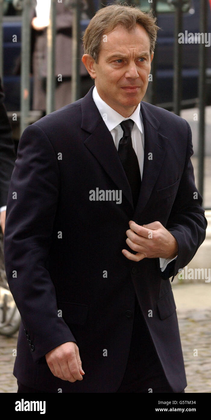 British Prime Minister Tony Blair arrives for Princess Margaret's memorial service at Westminster Abbey, London, Friday April 19, 2002. Princess Margaret, the younger sister of Britain's Queen Elizabeth II, died on February 9, aged 71. See PA story ROYAL Margaret. PA Photo: Stephen Hird/Reuters. Stock Photo