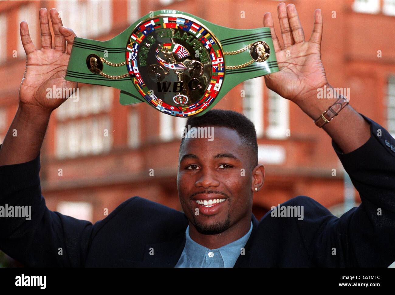 Lennox Lewis holds up the WBC Heavyweight title belt Stock Photo - Alamy