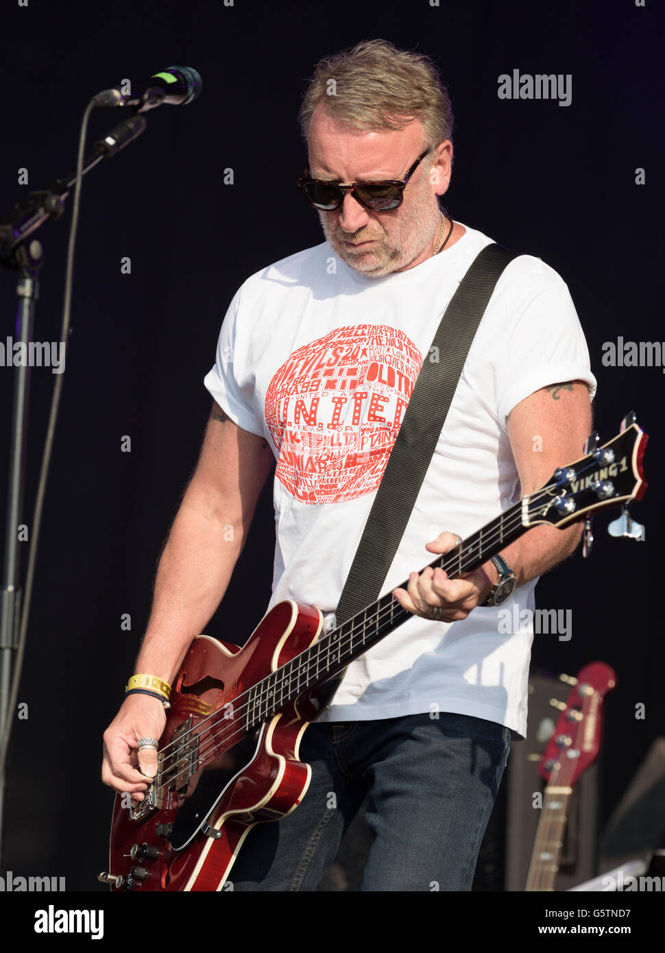 Peter hook hi-res stock photography and images - Alamy