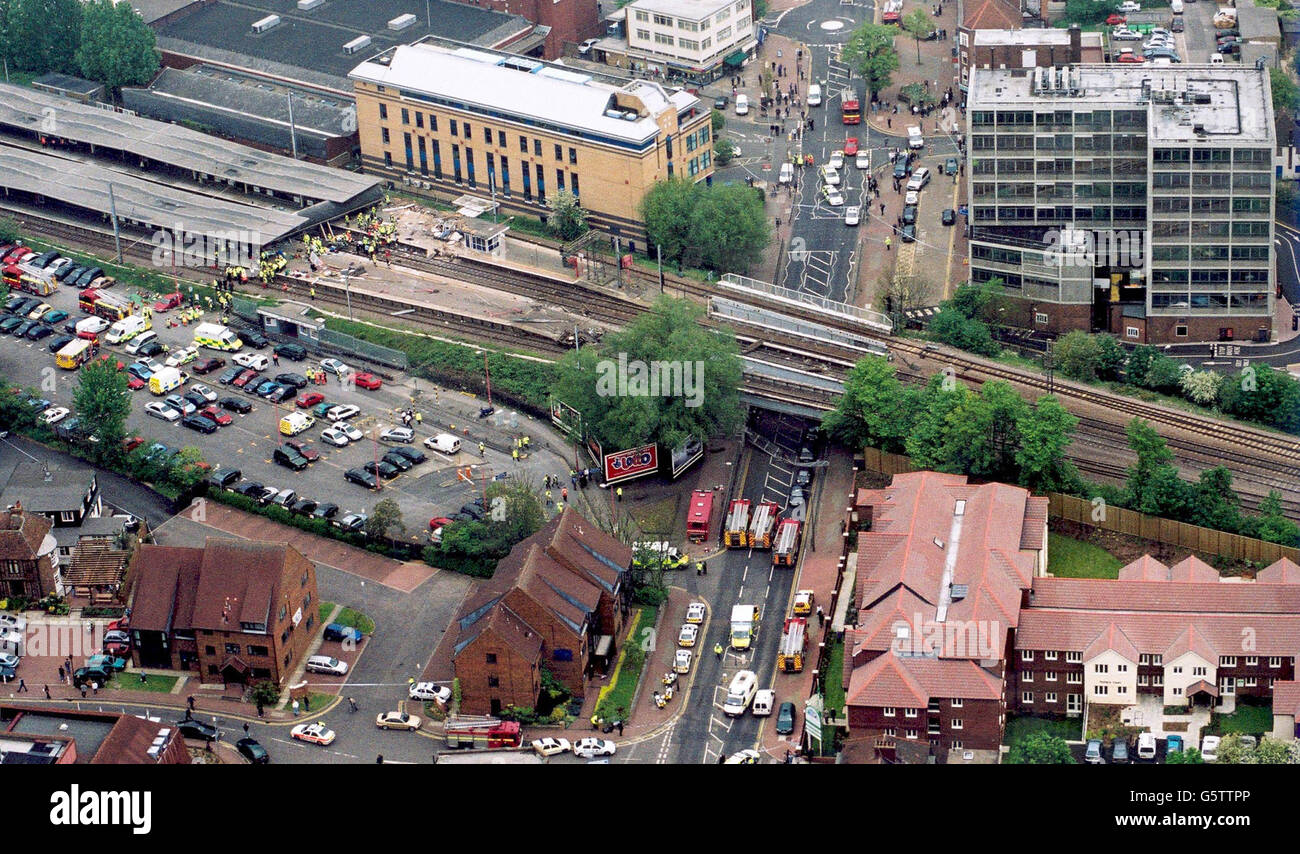 Potters Bar Train Crash Stock Photo Alamy