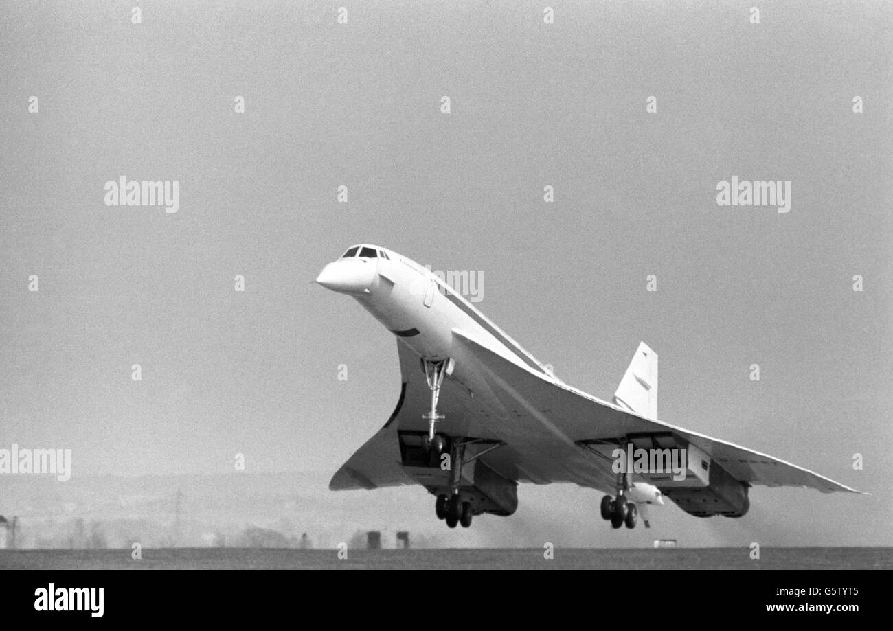 Anglo french supersonic airliner Black and White Stock Photos & Images ...