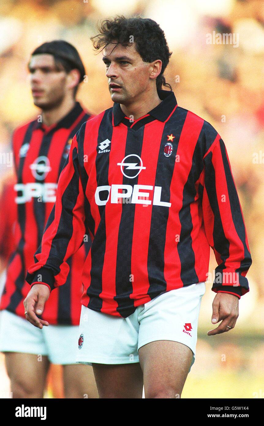 Baggio milan hi-res stock photography and images - Alamy, image size:862x1390