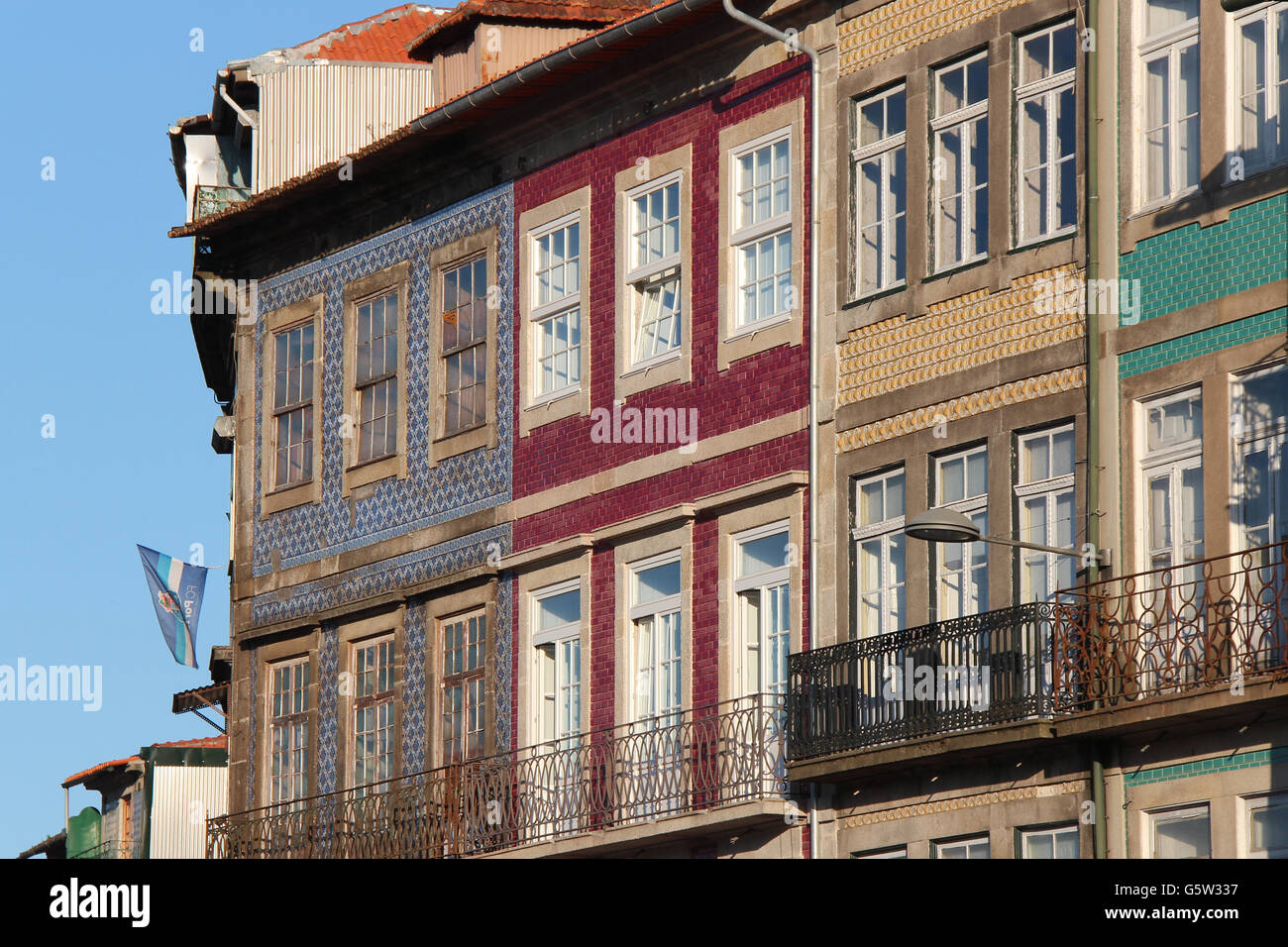 Apartment buildings in porto (Portugal Stock Photo Alamy