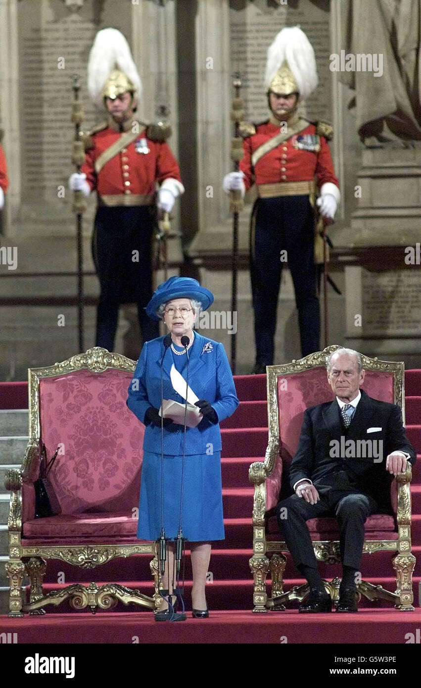 Britain's Queen Eizabeth II addresses both Houses of Parliament, at Westminster Hall, in London, in a speech which marked her 50 years as monarch. Stock Photo