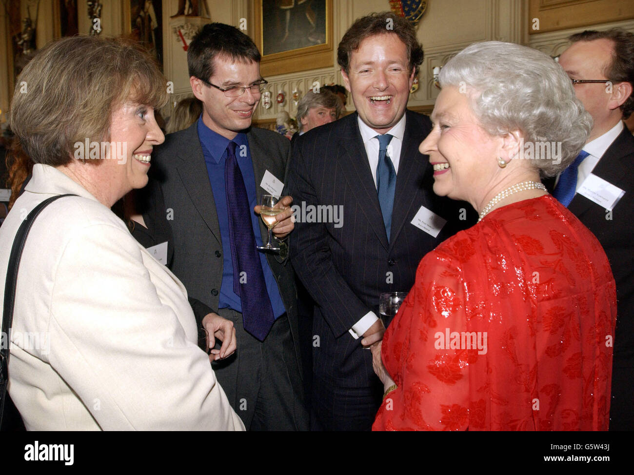 Britain's Queen Elizabeth II meets, from (second left) , Ben Preston, Piers Morgan and Martin Townsend during a reception for the media at Windsor Castle. 14/05/2004: Daily Mirror editor Piers Morgan who has Friday May 14, 2004, stepped down 'with immediate effect' after admitting that the pictures of soldiers abusing Iraqis were a 'calculated and malicious hoax'. Mr Morgan left his post hours after the regiment at the centre of the controversy demanded an apology. Stock Photo