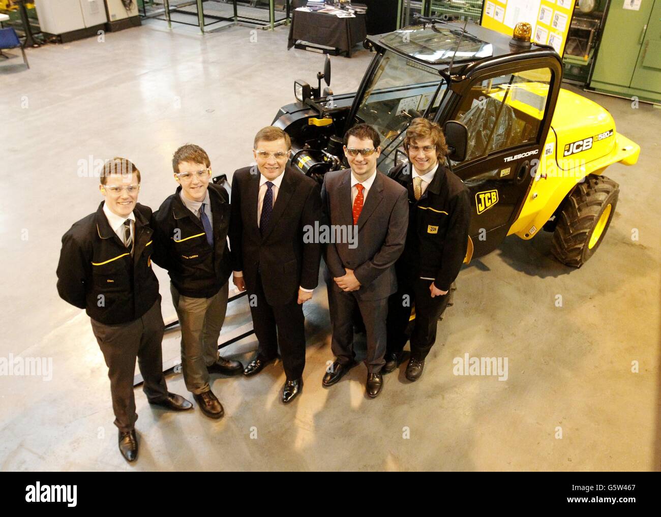 (R-L) Matthew Brooks (graduate engineer), Marco Olozabal (graduate engineer), Welsh Secretary David Jones (centre) Connor Griffiths (apprentice) and Daniel Biggs (apprentice) during a visit to JCB, in Wrexham, North Wales. Mr Jones was visiting the region to see the role the industry has to play in the growth and rebalancing of the economy. Stock Photo