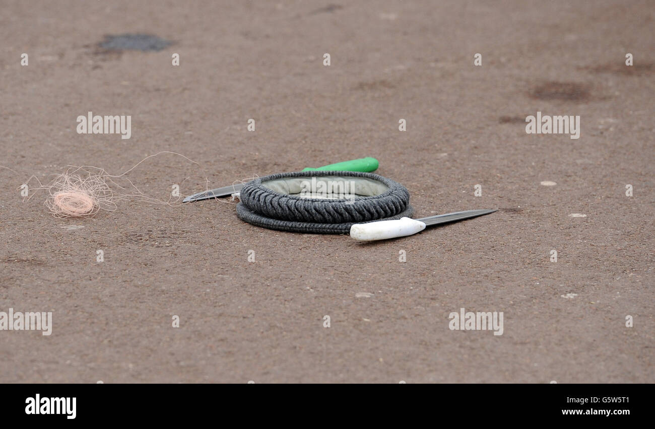 A cornered off area containing knives, a hat and Taser wire outside Buckingham Palace in central London after a man was been Tasered by police. Stock Photo