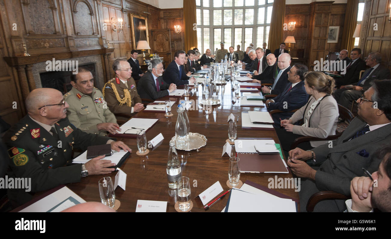 Prime minister David Cameron (5th left) hosts a trilateral meeting , with President Hamid Karzai of Afghanistan and President Asif Ali Zardari ( both seated either side of Foreign secretary Willaim Hague ) at Chequers, Buckinghamshire. Stock Photo
