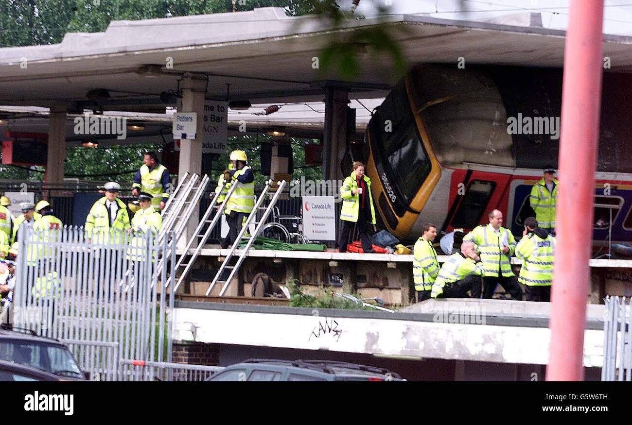 Potters bar 2002 hires stock photography and images Alamy