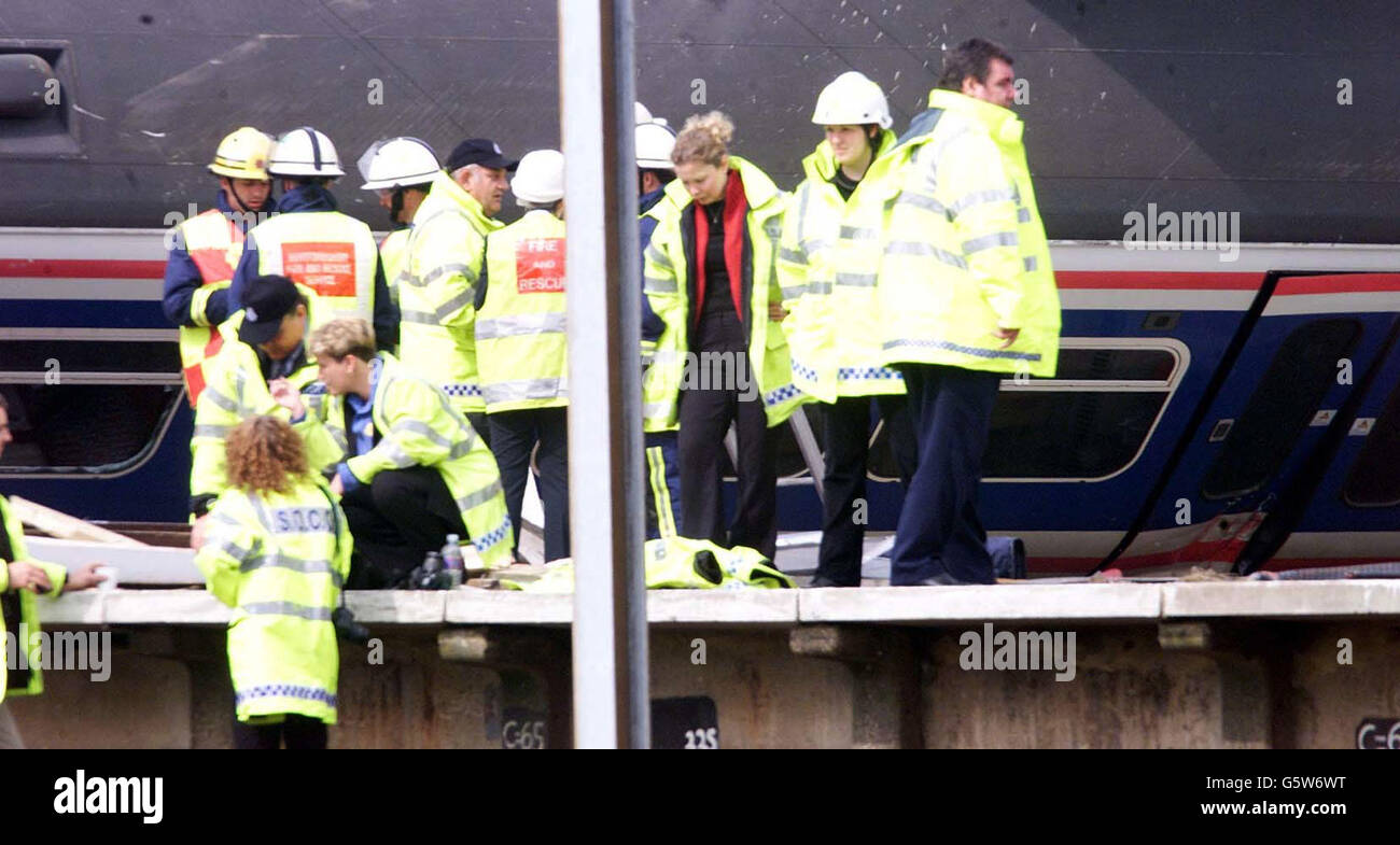 Potters Bar Train Crash Stock Photo Alamy
