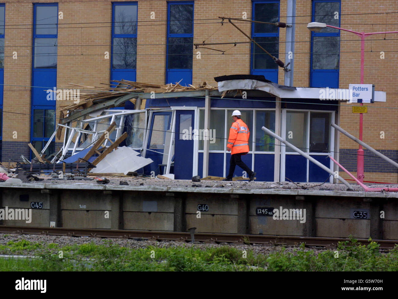 Potters Bar Rail Crash Stock Photo Alamy
