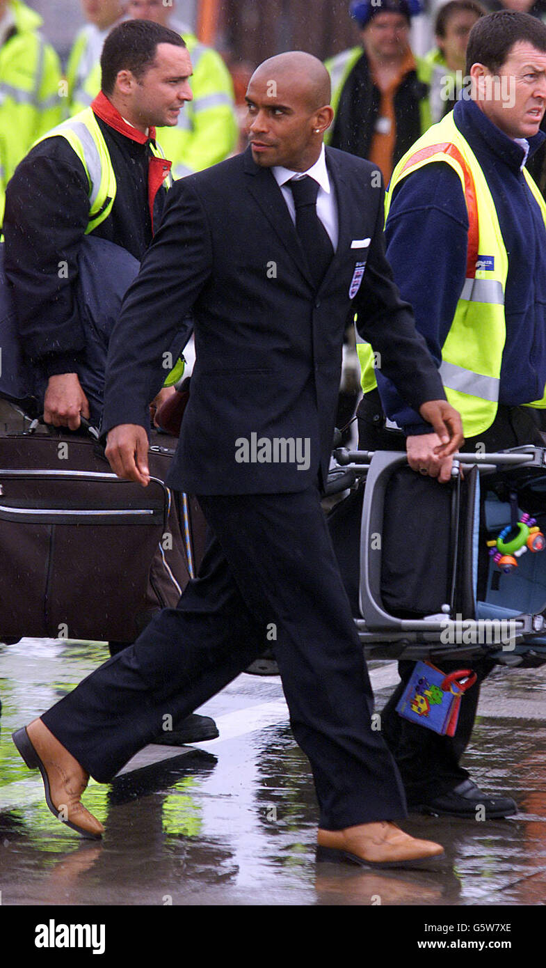 England's Trevor Sinclair at Luton Airport, walking to board the British Airways Boeing 777 aircraft that is taking them to Dubai where they will complete their final preparations before the World Cup. Sinclair is still unsure of his place in the final squad for the World Cup, which depends on injuries to Kieron Dyer and Steven Gerrard. Captain David Beckham gave manager Sven Goran Eriksson a lift by declaring himself a 95% certain starter for the side's first competitive game in the finals. Stock Photo
