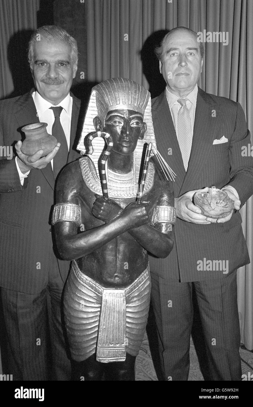 Egyptian actor Omar Sharif (left) and the Seventh Earl of Carnarvon pose with a model of Tutankhamun at London's Dorchester Hotel, to promote the first live TV broadcast from the tunnels underneath Egypt's ancient pyramids. Stock Photo