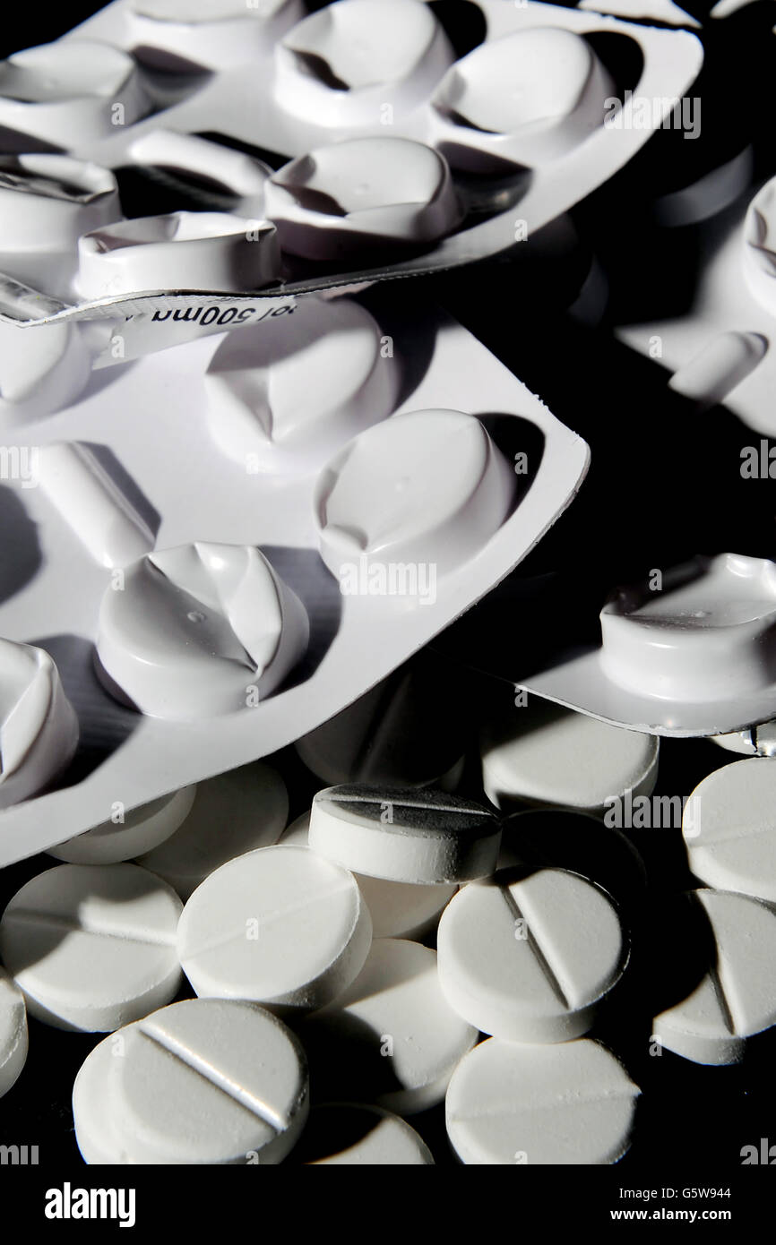 Paracetamol tablets, as the introduction of smaller-sized packets of paracetamol has led to a 43% reduction in the number of poisoning deaths, a study suggests. Stock Photo