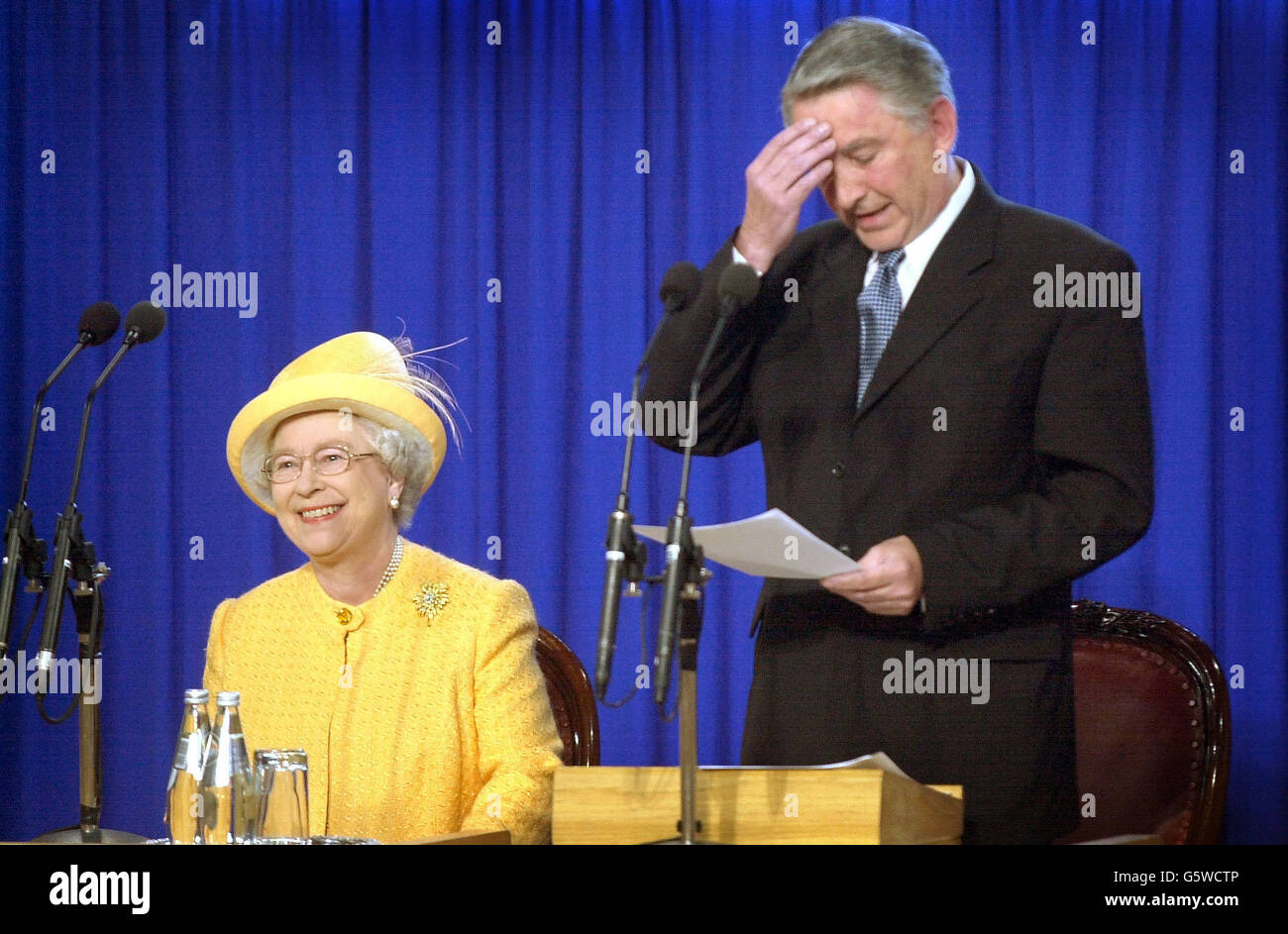 The Queen laughs as Presiding Officer Sir David Steel tells a joke from his schooldays at a special sitting of the Scottish Parliament at King's College Conference and Visitor Centre in Aberdeen, Scotland, as part of the continuing Golden Jubilee celebrations. Stock Photo