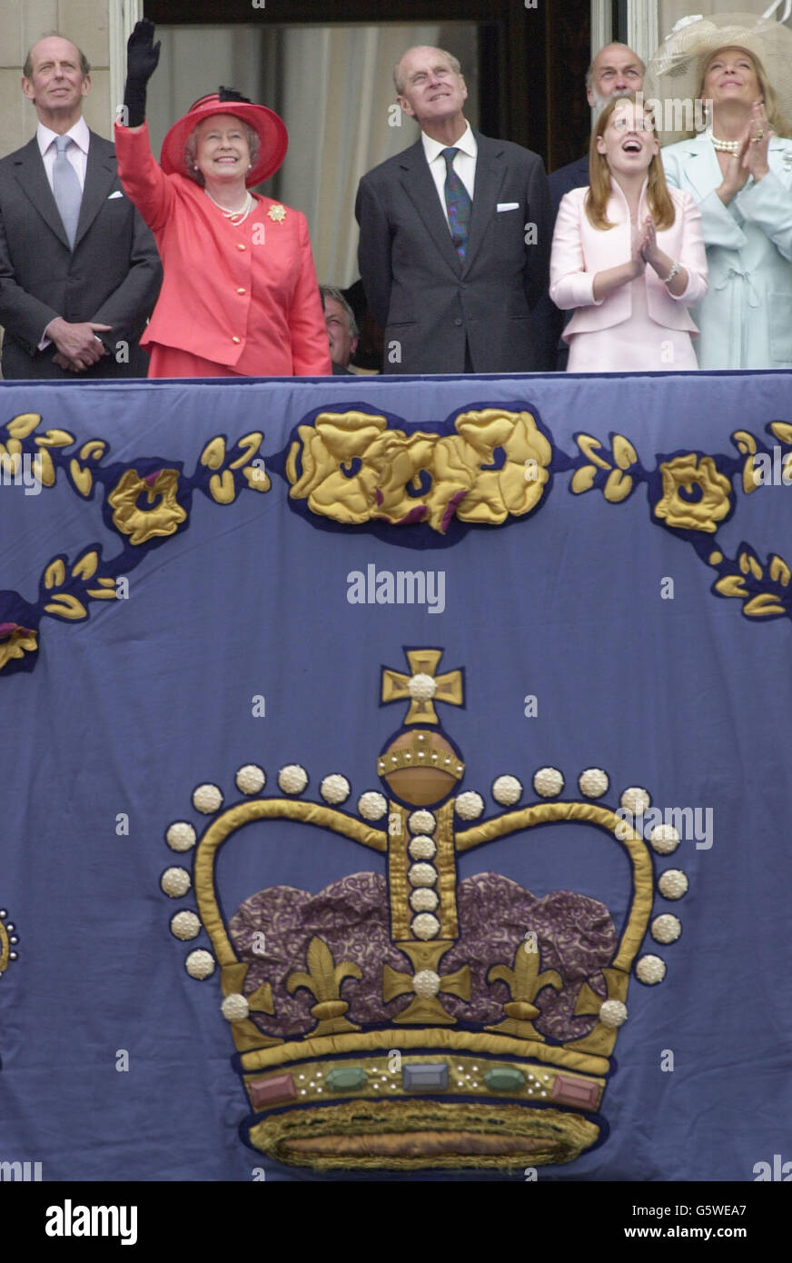 Queen watches flypast from the balcony of Buckingham Palace during Golden Jubilee celebrations. Stock Photo