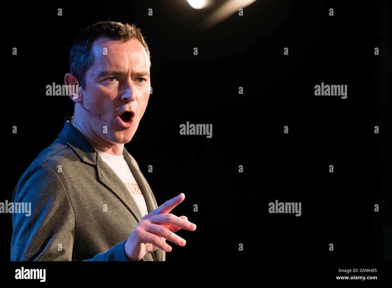 Sean McCann, Acting Coach | Improvisation | Actor  The Hay Festival of Literature and the Arts, Hay on Wye, Powys, Wales UK, Sunday June 05 2016 Stock Photo
