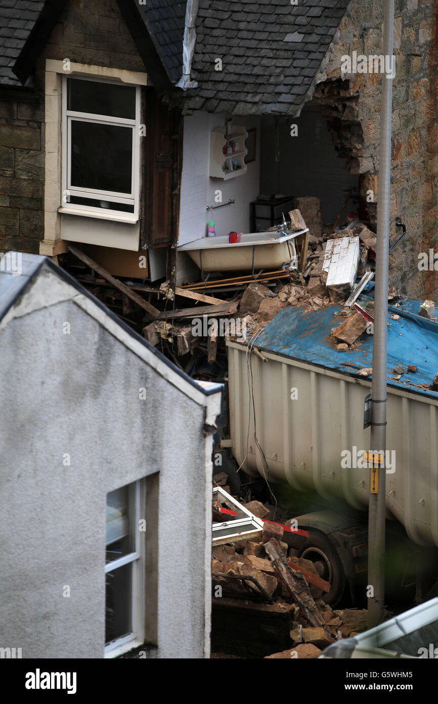 Lorry crashes into house Stock Photo Alamy