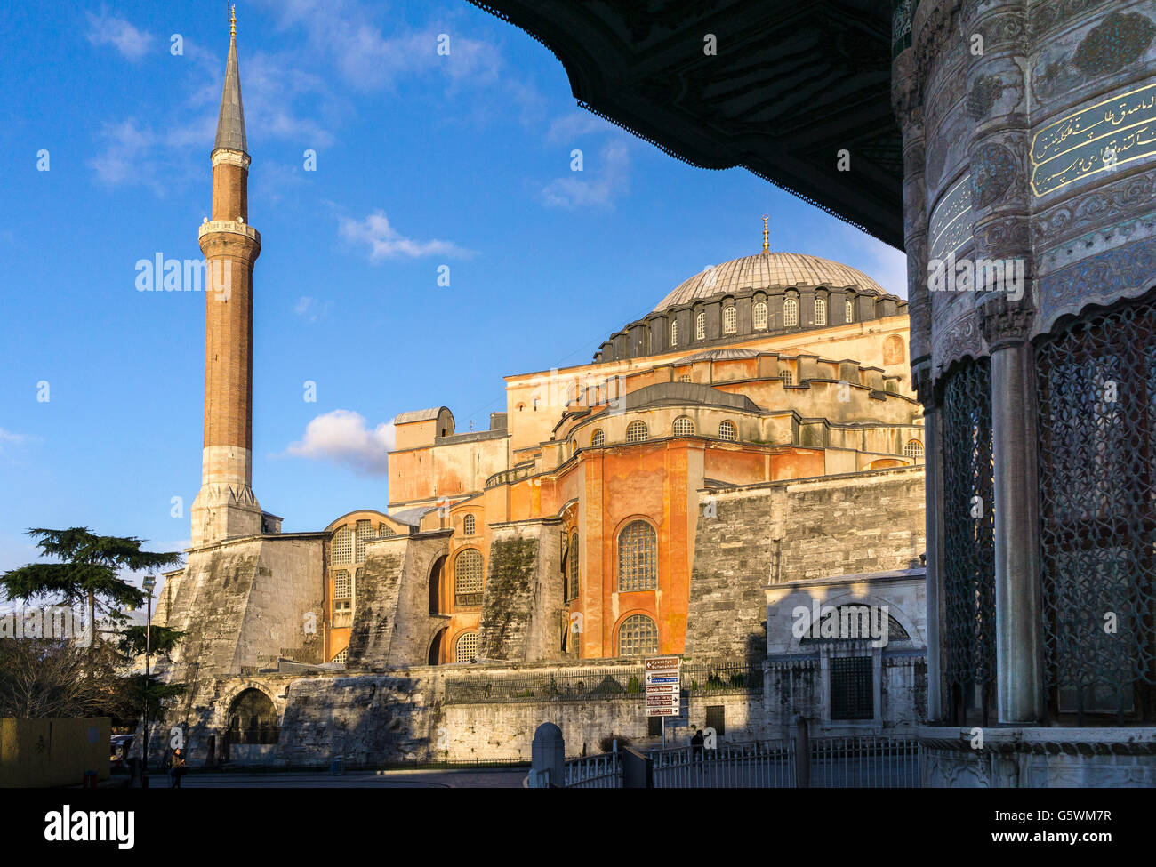 Decoration on the Fountain of Sultan Ahmed lll with Agia Sofiya in the background, Sultanahmet, Istanbul, Turkey Stock Photo