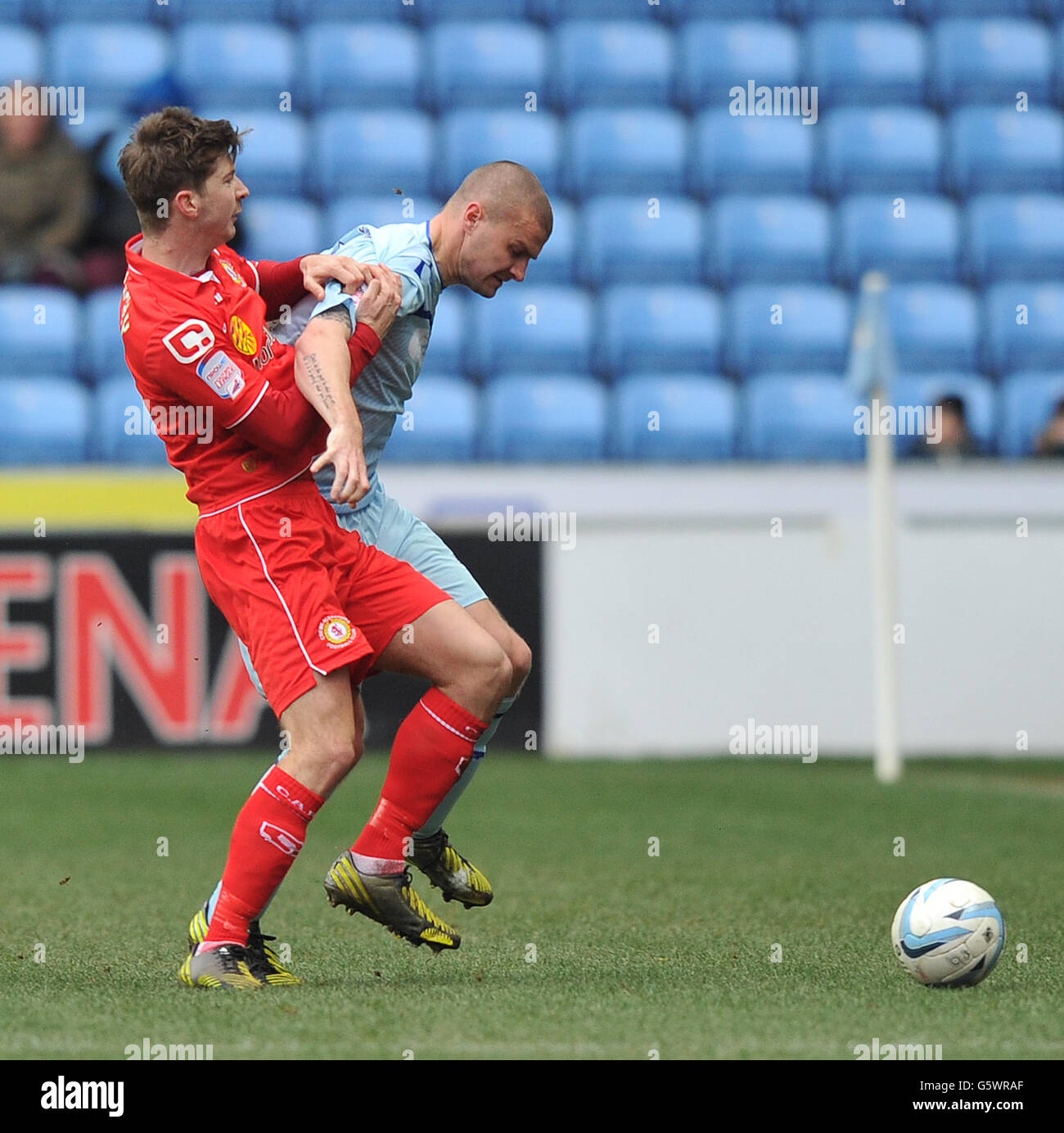 Coventry City's Carl Dickinson and Crewe Alexandra's Luke Murphy battle for the ball during the npower League One match at the Ricoh Arena, Coventry. Stock Photo