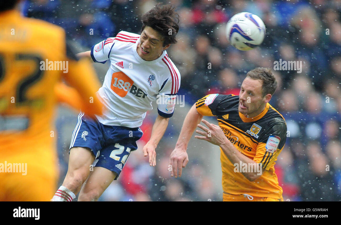Bolton Wanderers Lee Chung-Yong battles for the ball with Hull City's David Meyler (right) during the npower Championship match at the Reebok Stadium, Bolton. Stock Photo