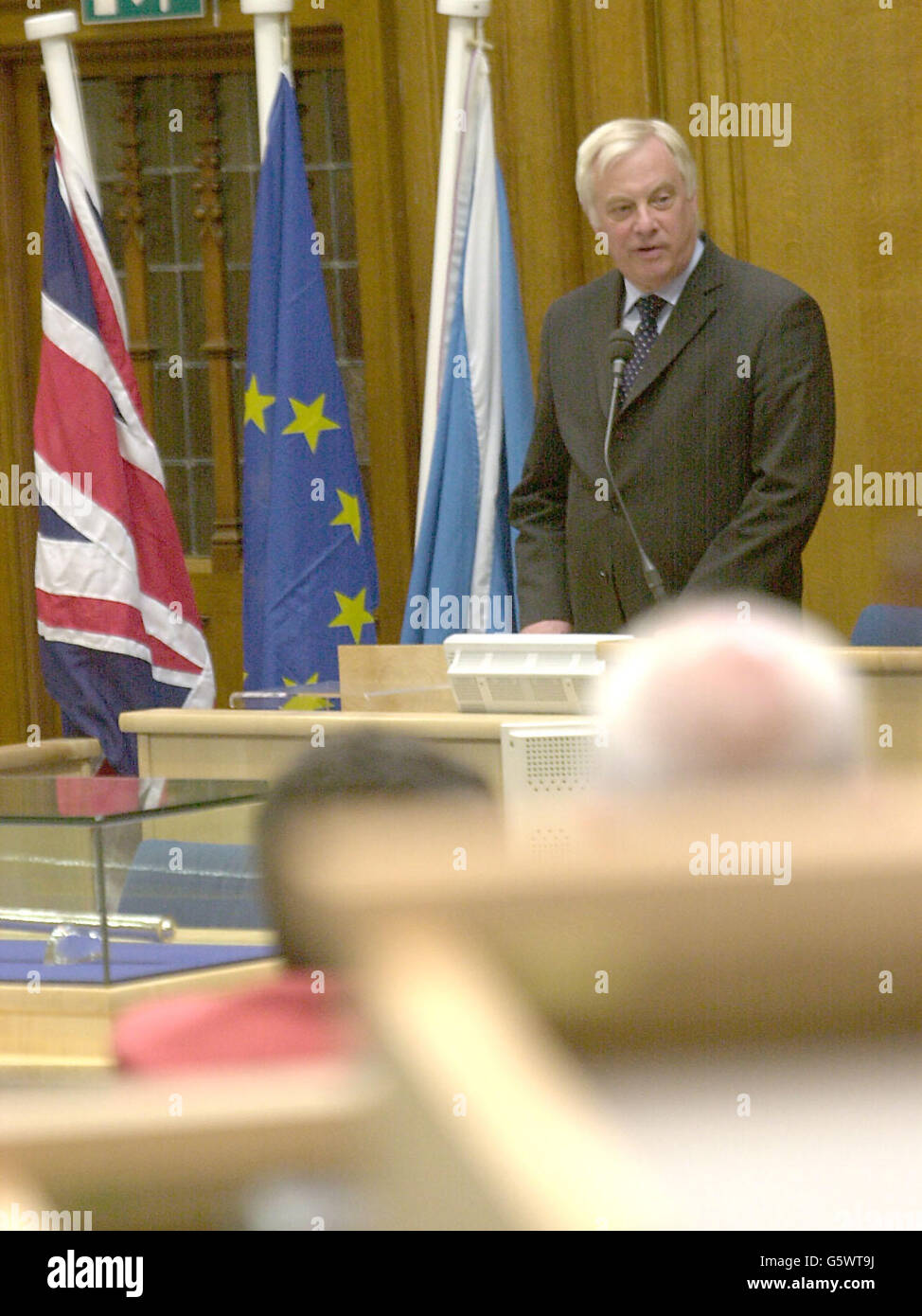 EU external affairs commissioner Chris Patten addressesing members of the Scottish Parliament in chambers during a visit to Edinburgh. Stock Photo