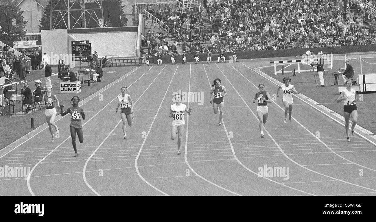 British Commonwealth Games, 200 metres women, semi-final heat 1. 1st MCritchley (England) in 23.1 secs, lane 5. 2nd A Annum (Ghana) lane 7. 3rd R.A. Boyle (Australia) lane 1. 4th H. Golden (Scotland) lane 3. 5th E.T. Sutherland (Scotland) lane 8. 6th S. Berto (Canada) lane 6. 7th N. McGarvey (Northern Ireland) lane 2. 8th P. Shiels (Wales) lane 4. Stock Photo