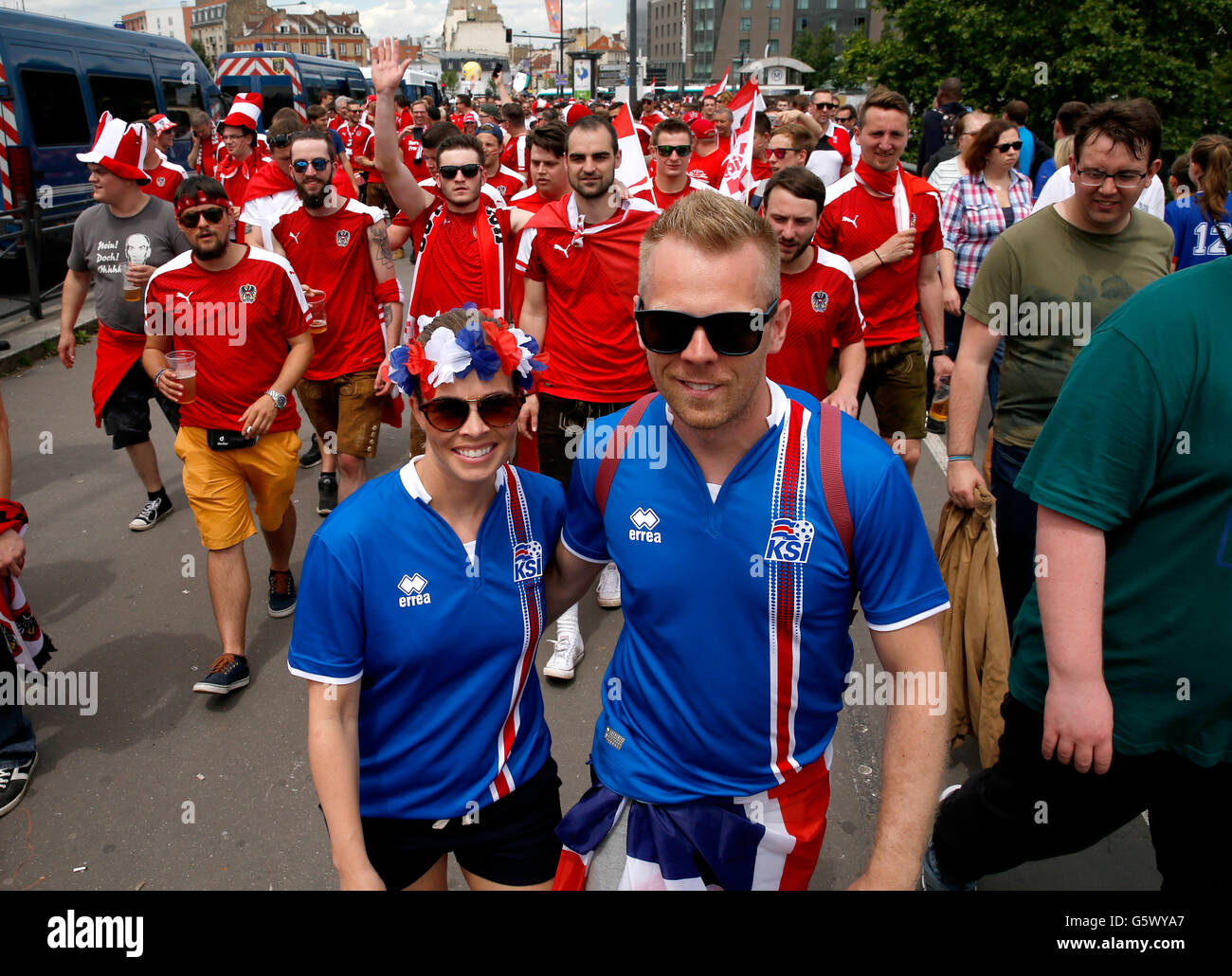 Iceland and Austria fans mix before the Euro 2016, Group F match at the Stade de France, Paris. PRESS ASSOCIATION Photo. Picture date: Wednesday June 22, 2016. See PA story SOCCER Iceland. Photo credit should read: Owen Humphreys/PA Wire. RESTRICTIONS: Use subject to restrictions. Editorial use only. Book and magazine sales permitted providing not solely devoted to any one team/player/match. No commercial use. Call +44 (0)1158 447447 for further information. Stock Photo