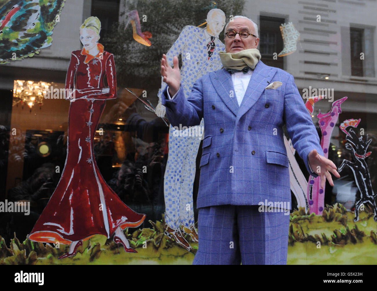 Spanish footwear designer Manolo Blahnik, unveils the windows display designed by him for London Fashion Week at The Mayfair Hotel, London, the official hotel to London Fashion Week. Stock Photo