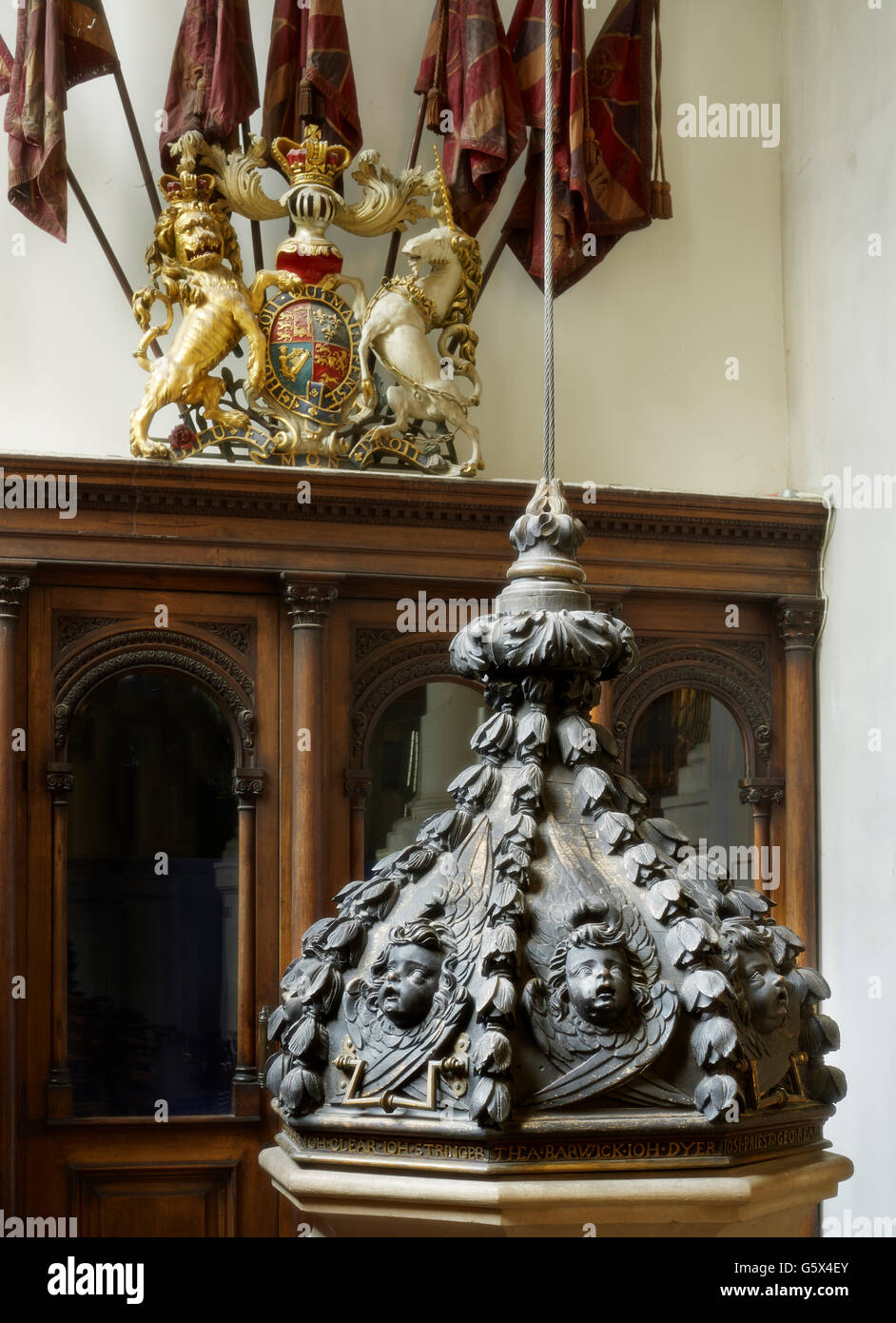 St Sepulchre, church in the City of London; font & Royal Arms Stock Photo