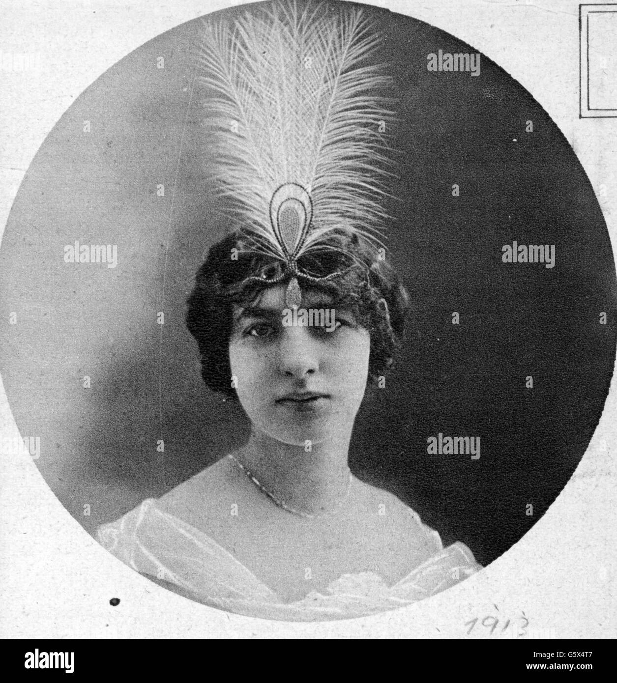 fashion, 1910s, diadem made of strass with egret, 1913, Additional-Rights-Clearences-Not Available Stock Photo