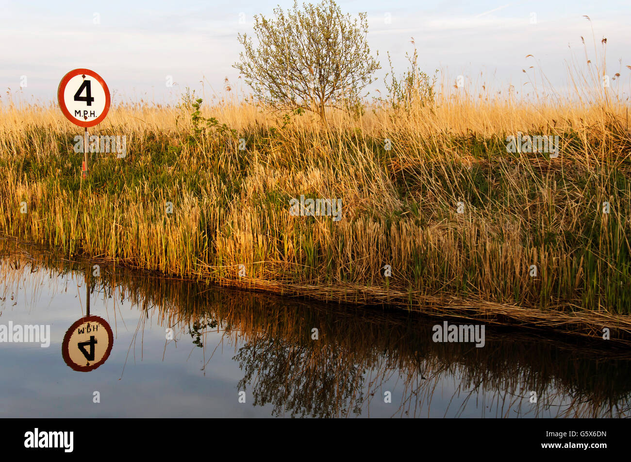 4 mph speed sign for boat drivers near Ludham Bridge on the River Ant