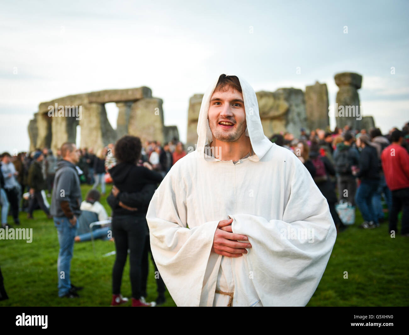 Revellers converge on Stonehenge to celebrate the Summer Solstice in 2016 Stock Photo