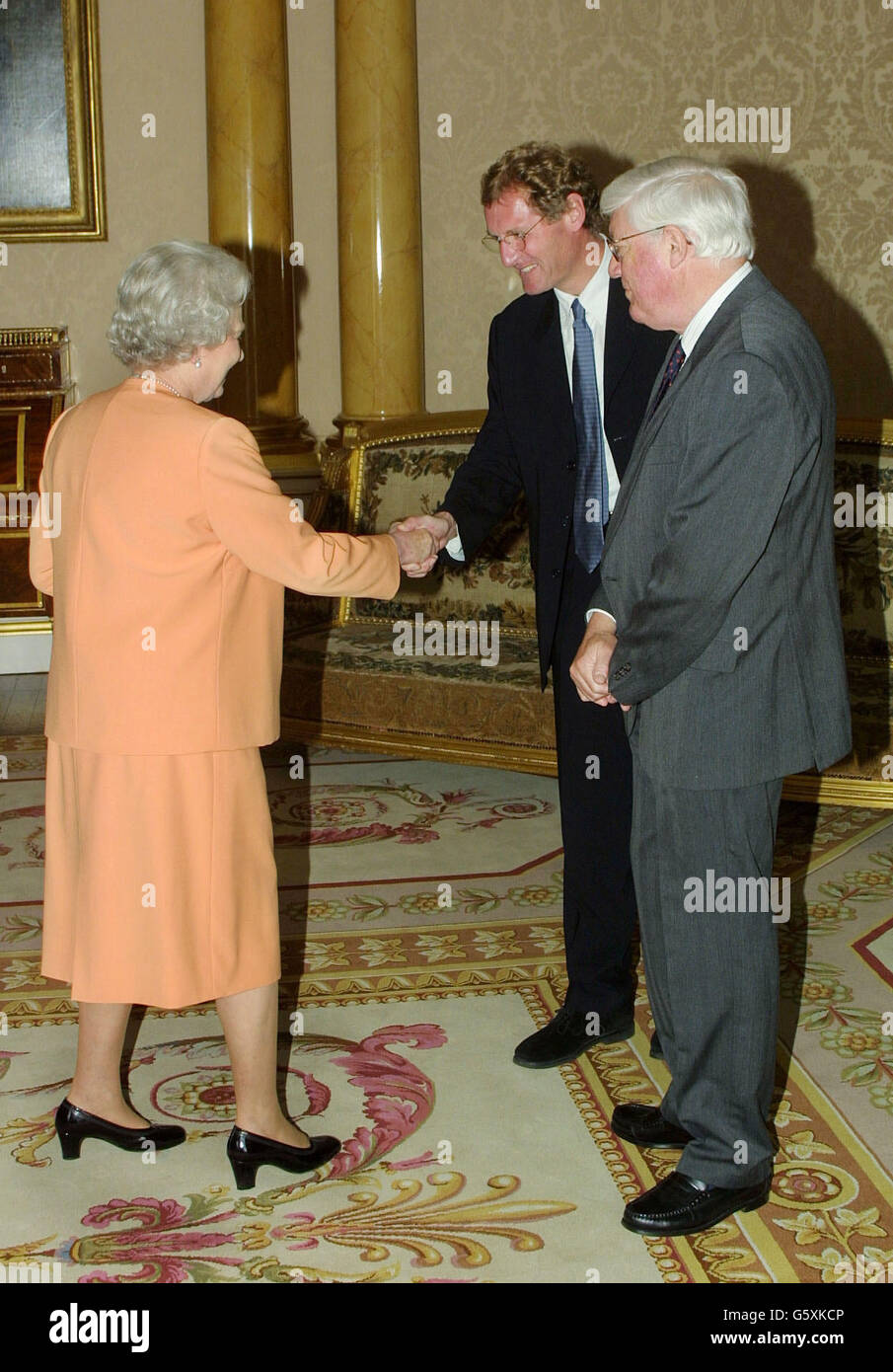 Britain's Queen Elizabeth II greet Poet Laureate Andrew Motion, before presenting Peter Porter (right) with her Gold Medal for Poetry at Buckingham Palace in London. Born in Brisbane, Australia, in 1929, he has been writing poetry since he left school. * In 1983, he won the Duff Cooper Memorial Prize for his first book of collected poems and in 1988 he won the Whitbread Poetry Award for the Automatic Oracle. The Gold Medal for Poetry was instituted by King George V in 1933 at thesuggestion of the then Poet Laureate, Dr John Masefield. Stock Photo