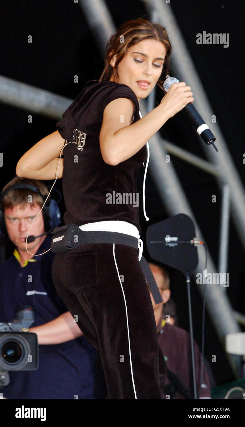 Glastonbury Festival 2002-Nelly Furtado Stock Photo