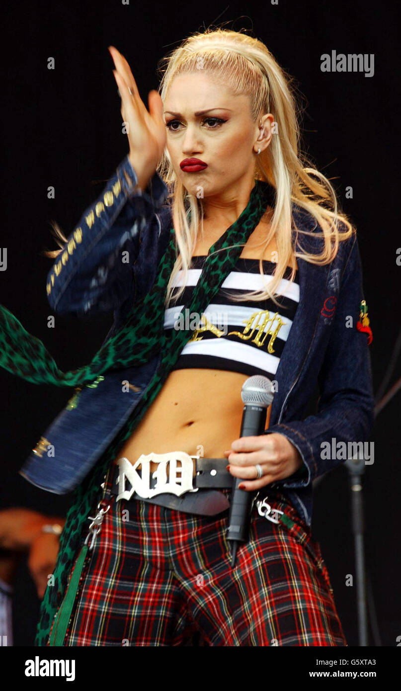 No Doubt's Gwen Stefani performing at Glastonbury Festival 2002 Stock
