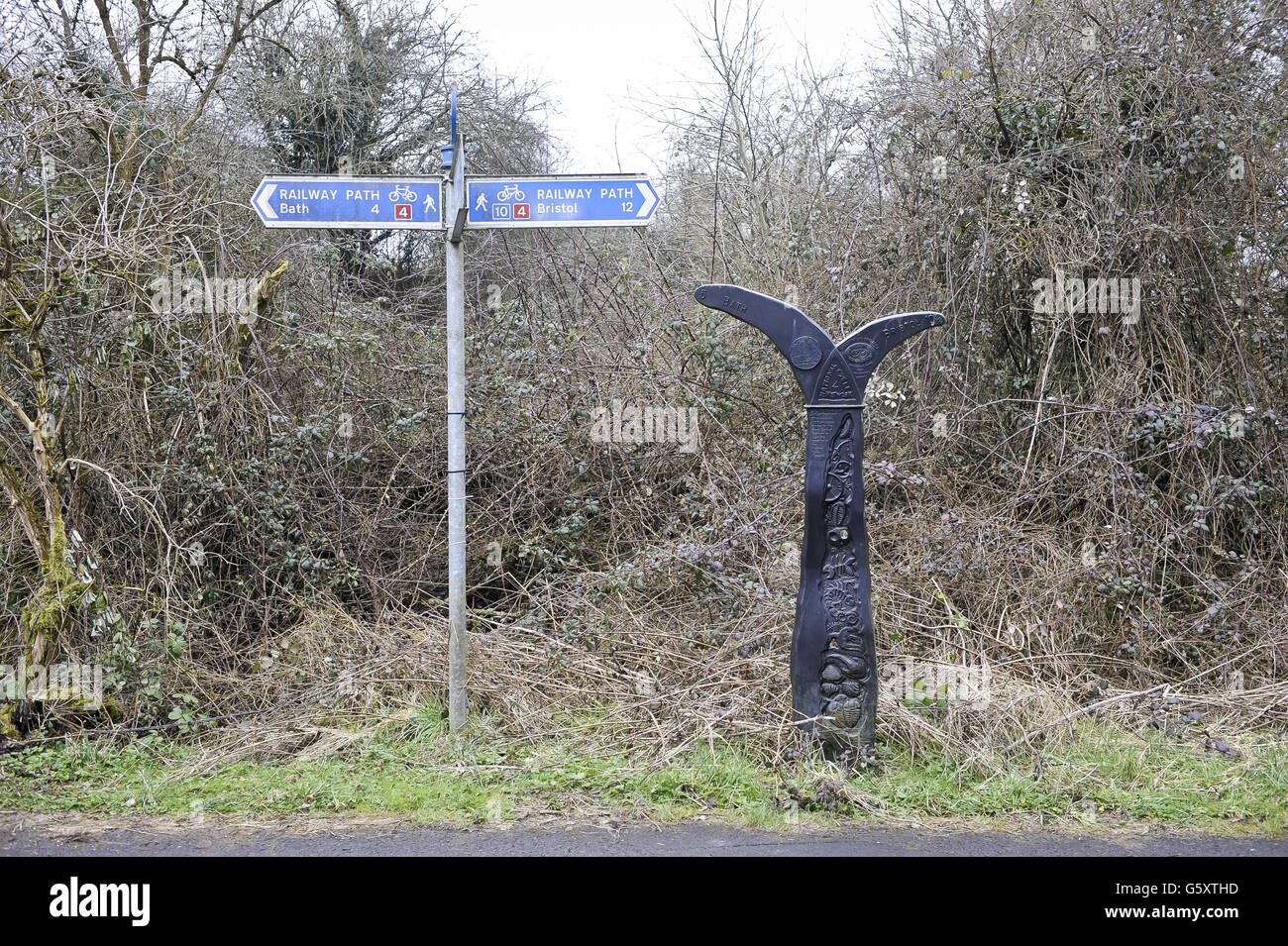 A National Cycle Network sign beside a sculpture artwork on the Bristol & Bath railway path. The Bristol & Bath Railway Path was constructed on the track bed of the former Midland Railway which closed for passenger traffic at the end of the 1960s. Between 1979 and 1986, the railway line was converted into the Railway Path by cycling charity Sustrans. The first stretch was between Bath and Bitton where the campaign group, Cyclebag obtained planning permission to create the 2m wide dust track. The route then developed westwards with Bristol being the last section. This was tarmaced from the Stock Photo