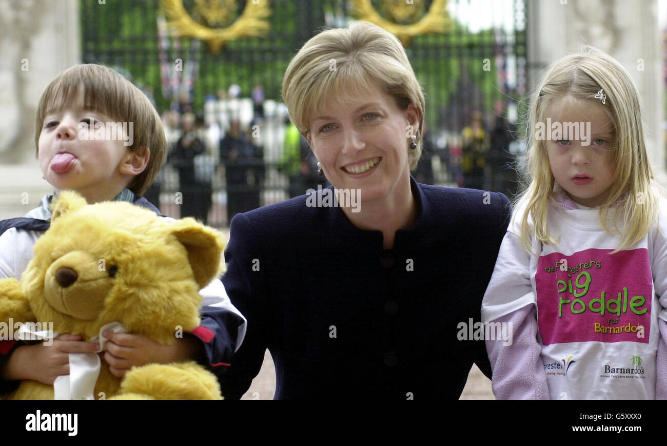 The Contess of Wessex is joined by Jamie (sticking tongue out) and his sister Rosie, at Buckingham Palace during the 'Big Toddle' - a sponsored walk organized by by Barnados. Stock Photo