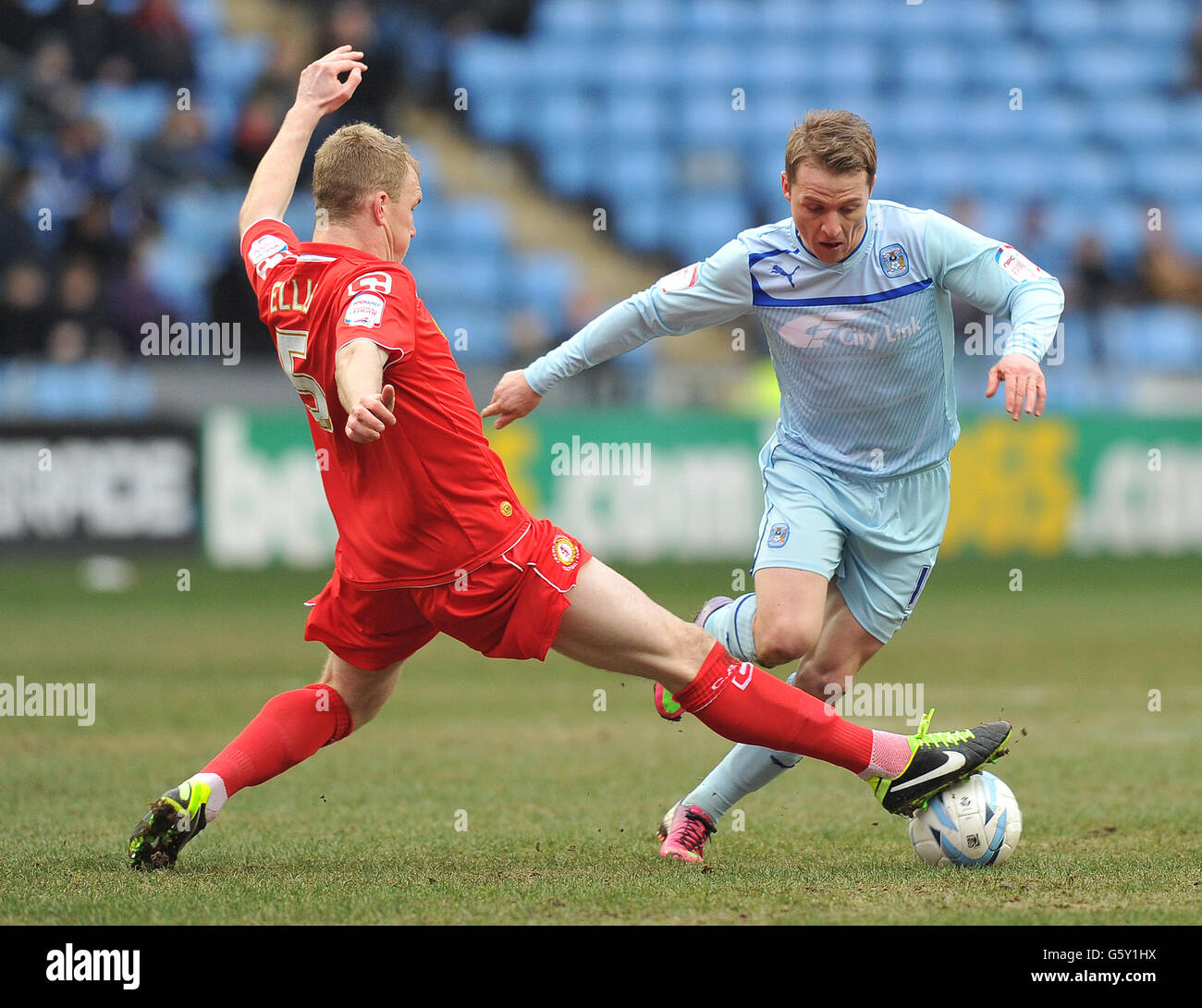 Crewe Alexandra's Mark Ellis tries to stop Coventry City's Gary McSheffrey during the npower League One match at the Ricoh Arena, Coventry. Stock Photo