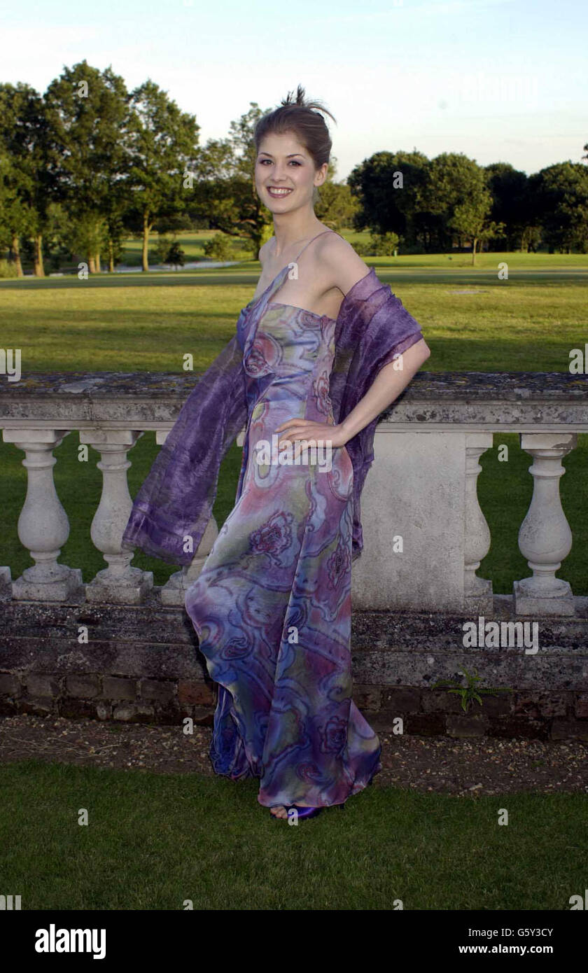 007 James Bond Gala Dinner - Bond girl Rosamund Pike Stock Photo - Alamy 007 James Bond Gala Dinner - Bond girl Rosamund Pike Stock Photo - Alamy