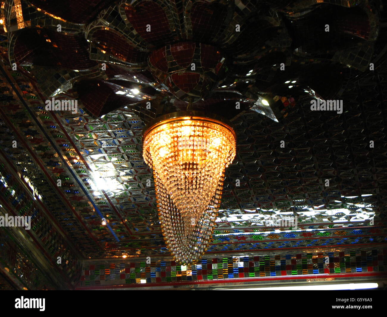 Huge chandelier in an Indian temple Stock Photo Alamy