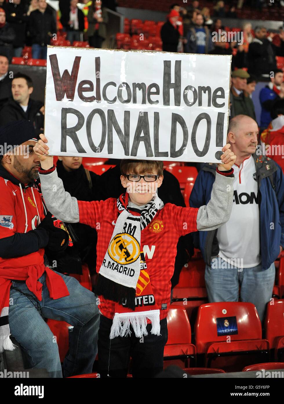 Manchester United fans welcome back Cristiano Ronaldo Stock Photo - Alamy